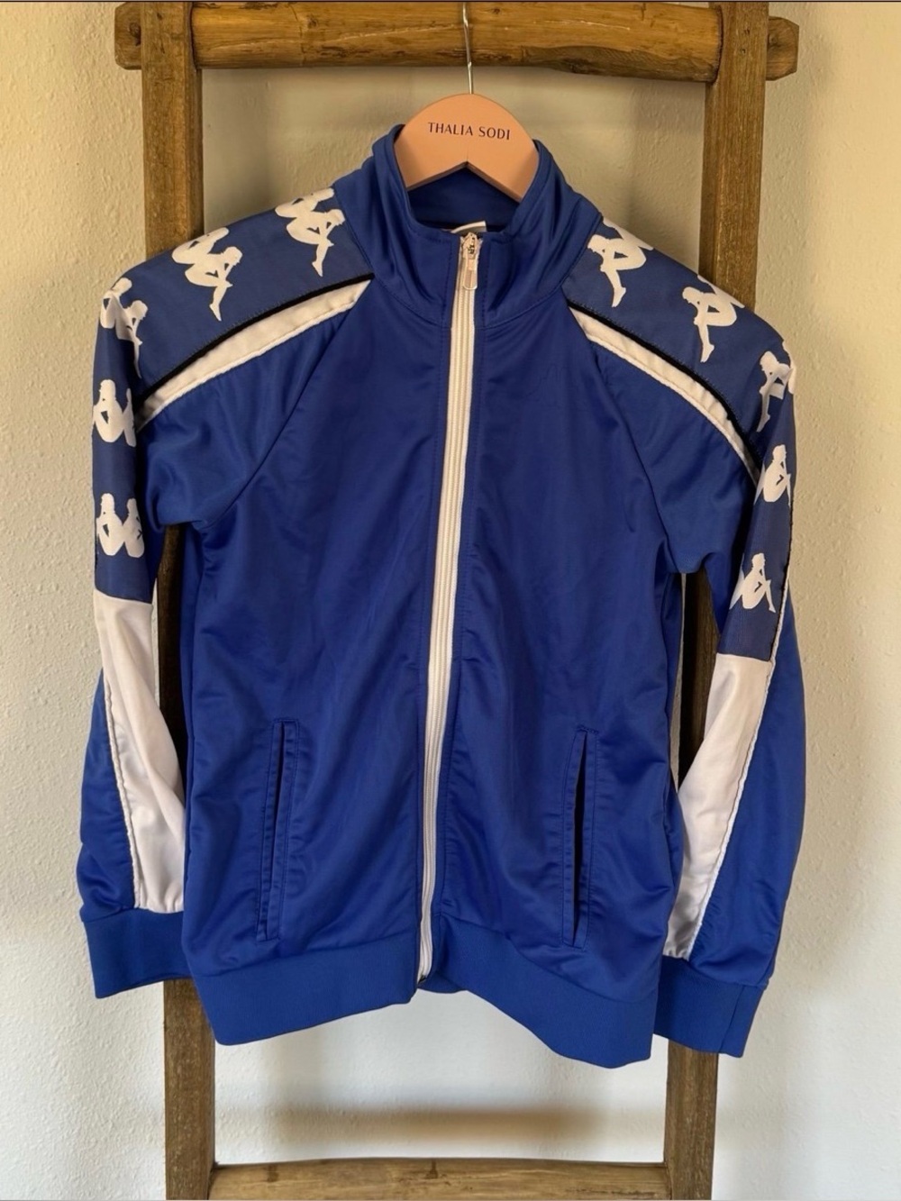Kappa boys blue zip up activewear jacket size 12
Like new condition 
Logo
